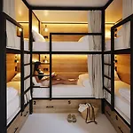 Hostal Black And White