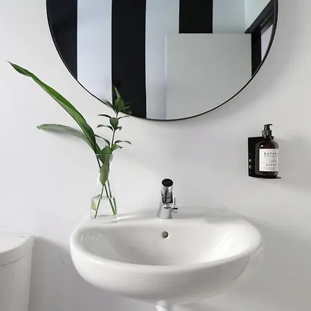 Auberge de jeunesse Black And White *