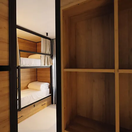 Auberge de jeunesse Black And White *